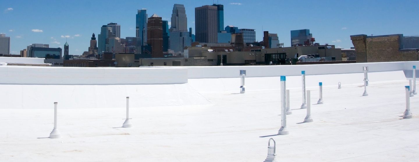 A white membrane roof for energy efficiency